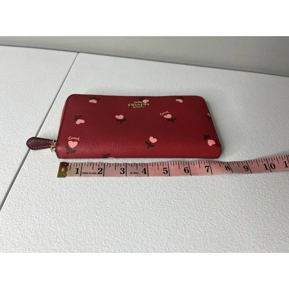 Coach Accordion Zip Wallet Heart‎ Floral Print